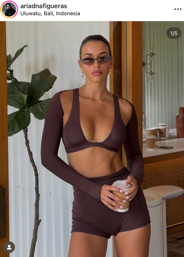 Eine gute Sonnenbrille = sofortiger Vertrauensschub. Wer stimmt zu? 😍🕶️ #NuamoreStyle